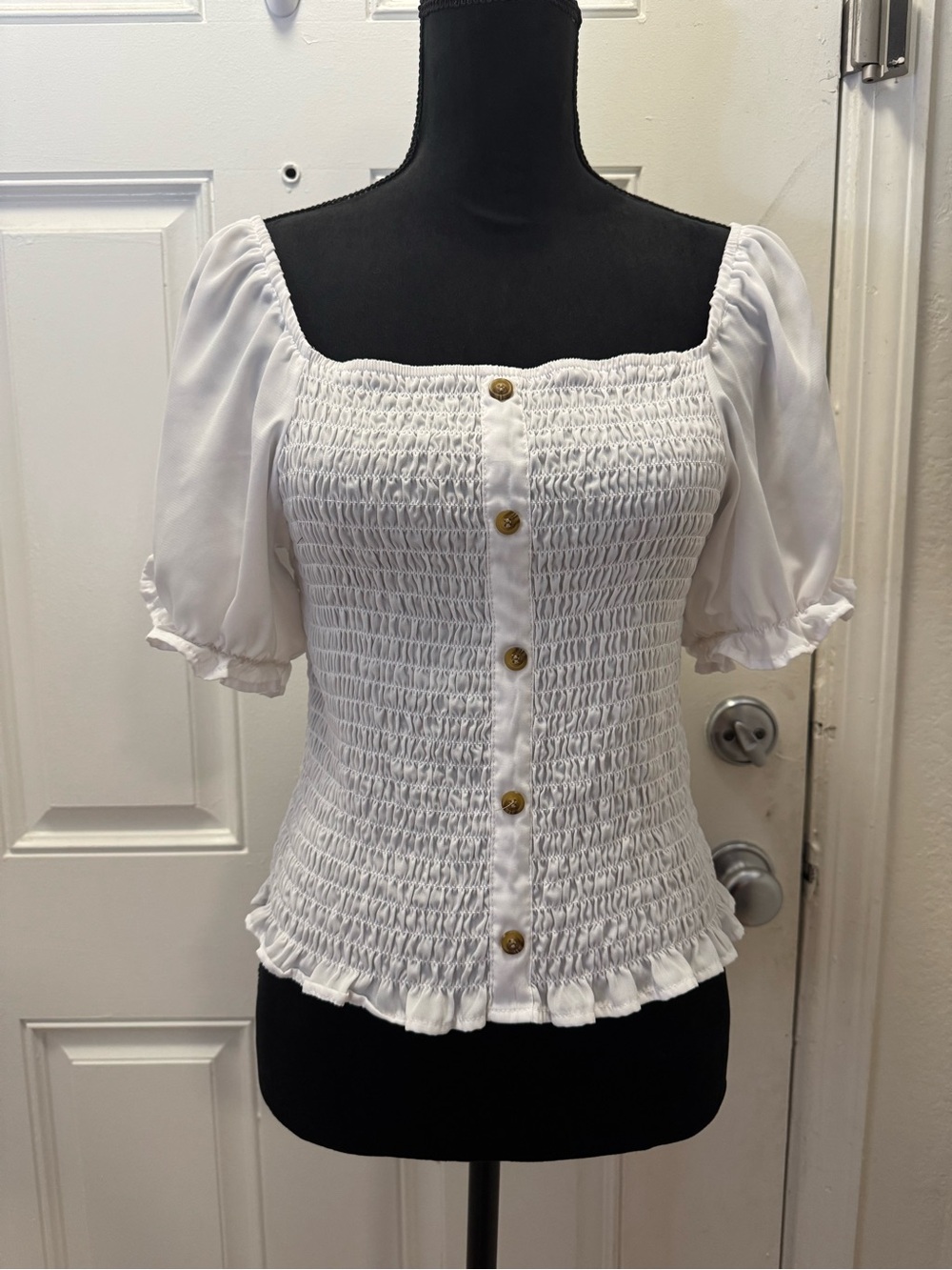 No Boundaries White Smocked Square Neck Puff Sleeve Top 0572